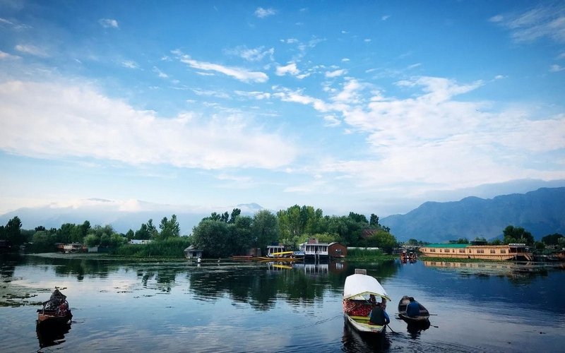 Srinagar Tour Package From Surat