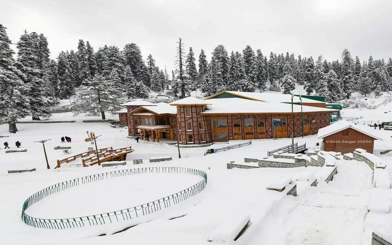 Kashmir Tour Packages For Family With Flight